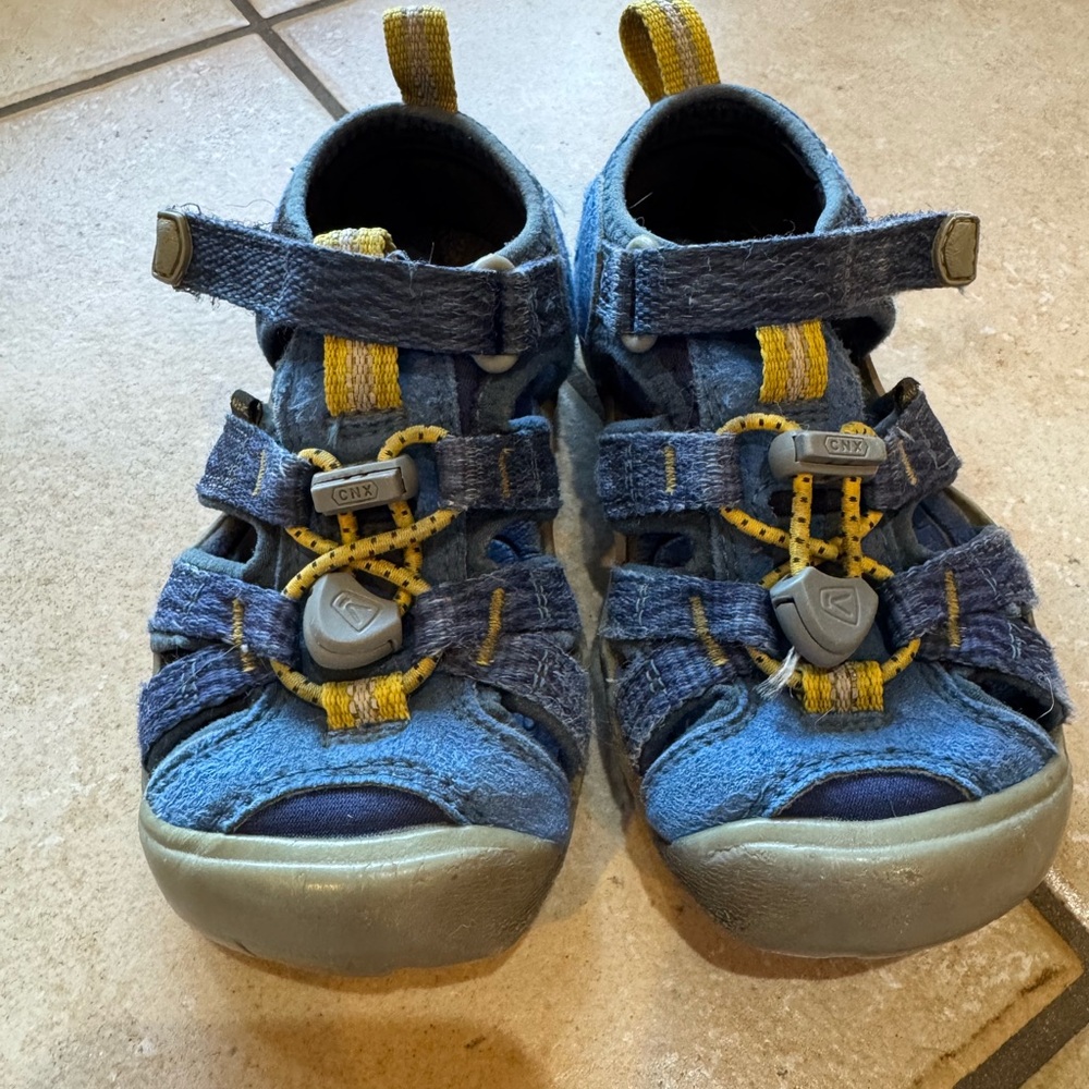 Keens kids sandals size 7